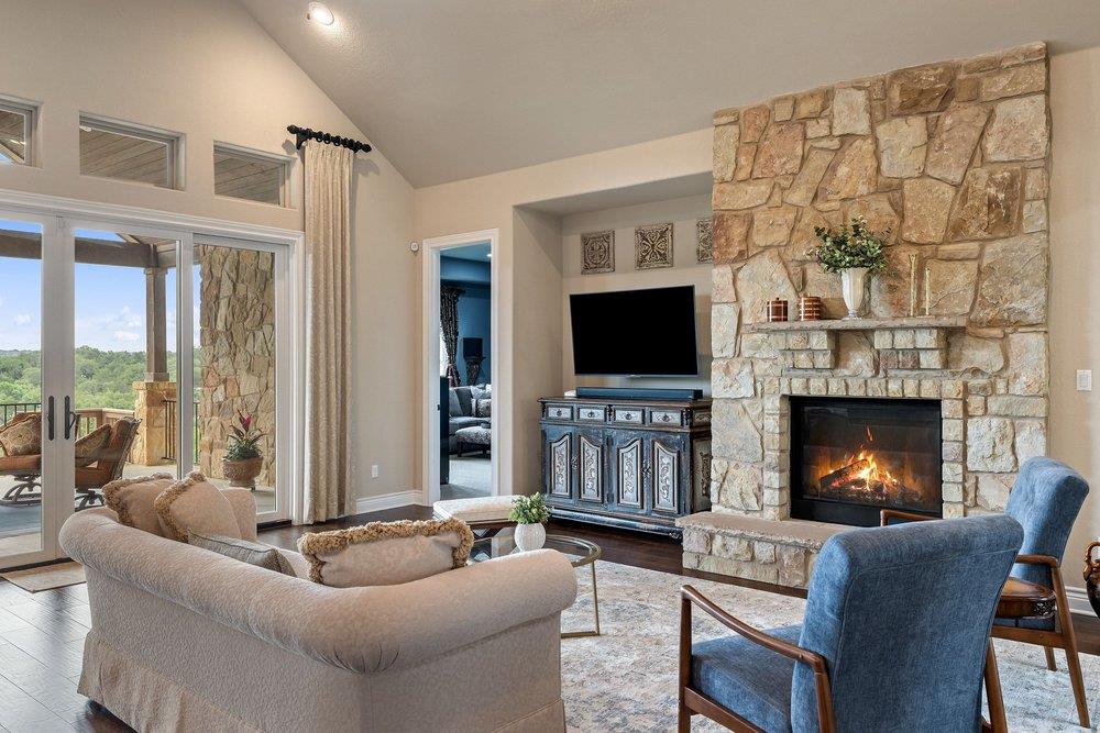 1177 Bluff Woods DR