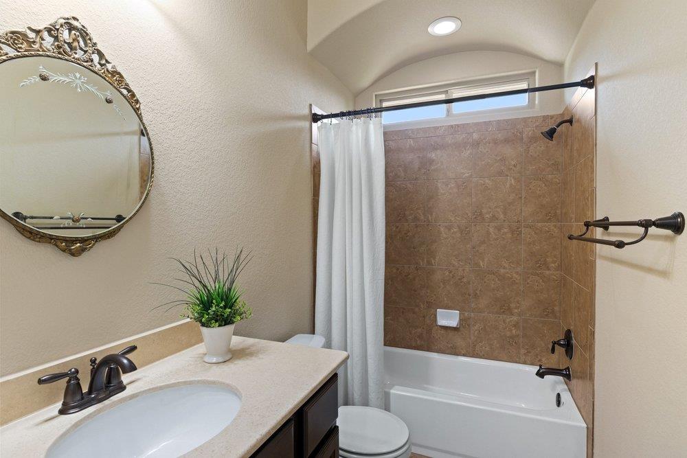 1177 Bluff Woods DR