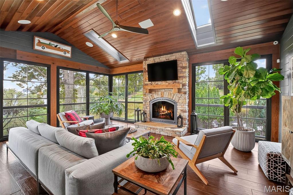 9225 Caddyshack Circle