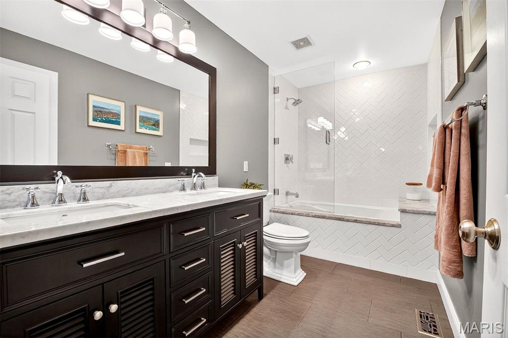 9225 Caddyshack Circle