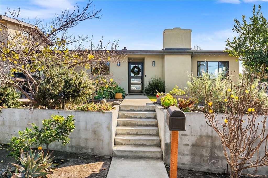 207 Avenida Sierra