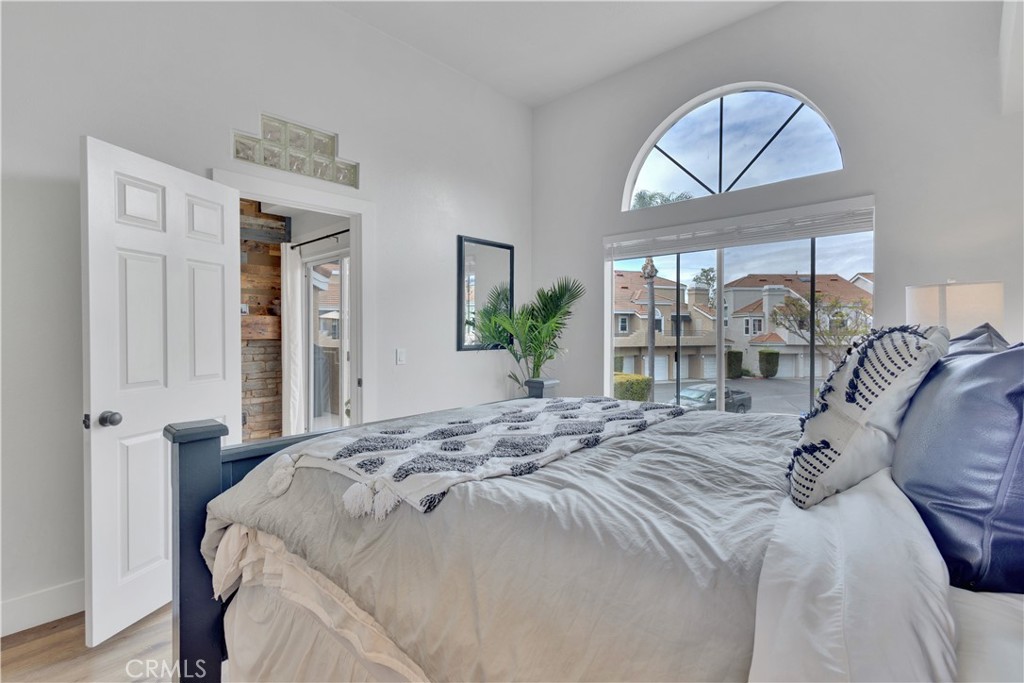 25072 Leucadia E