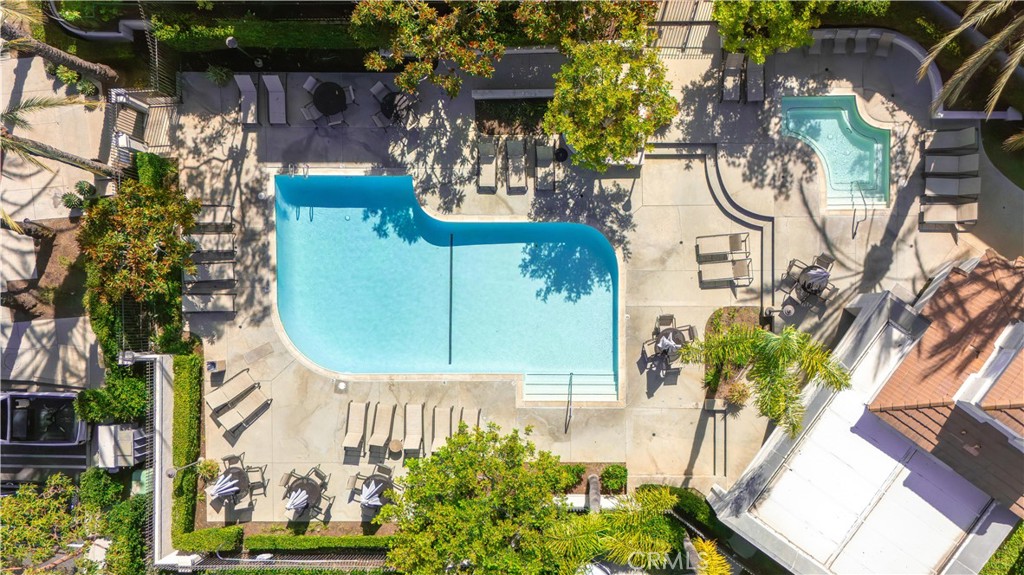 25072 Leucadia E