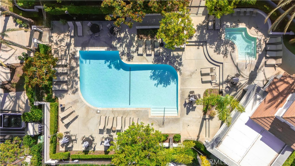 25072 Leucadia E