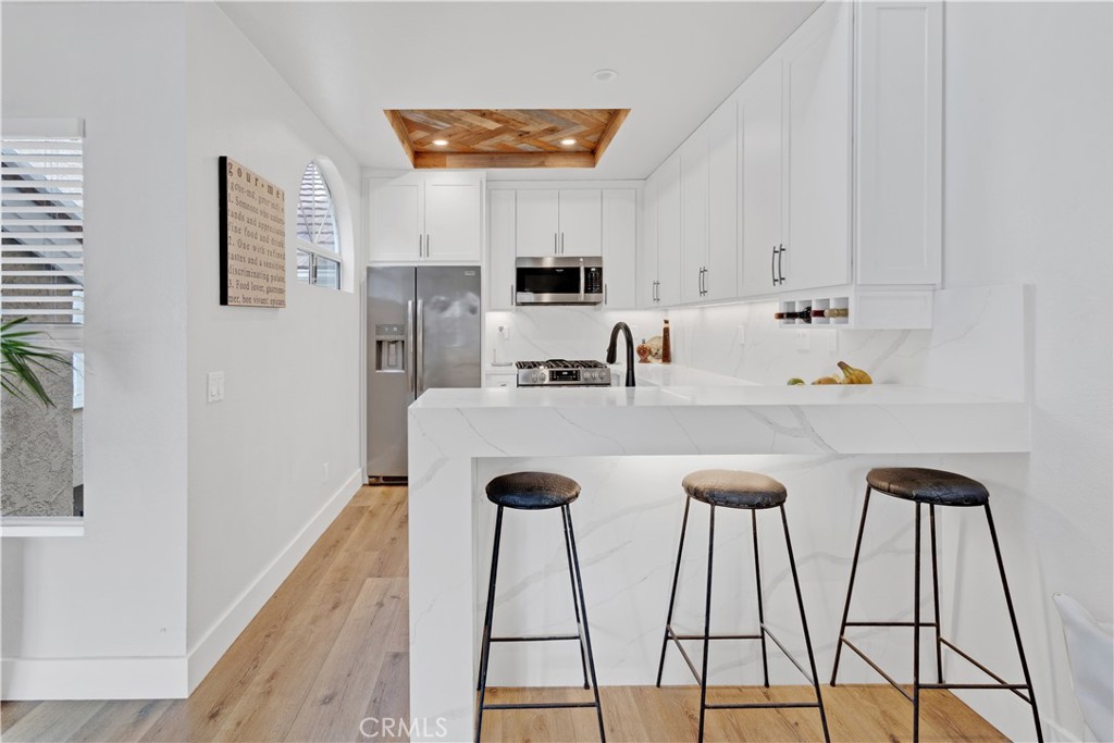 25072 Leucadia E