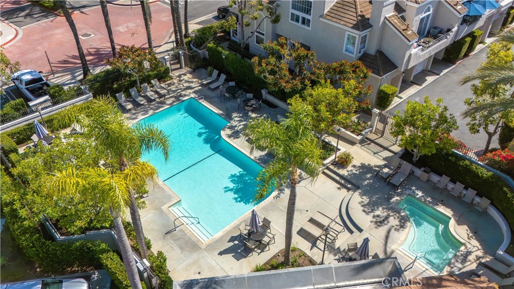 25072 Leucadia E