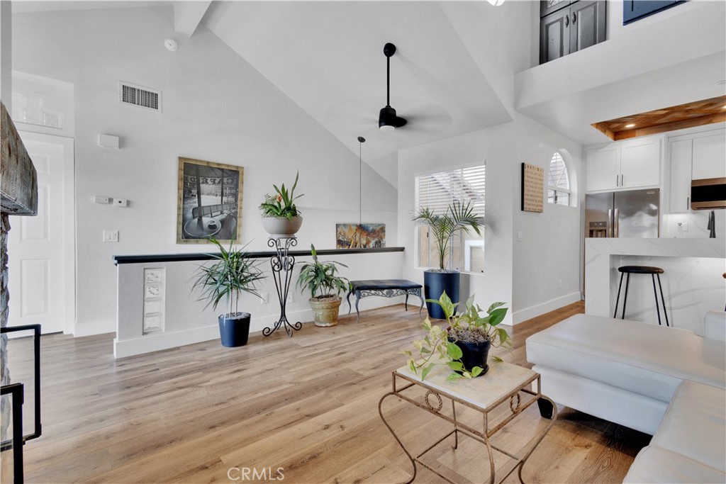 25072 Leucadia E