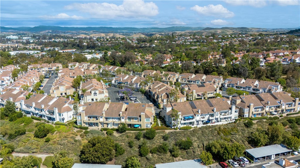 25072 Leucadia E