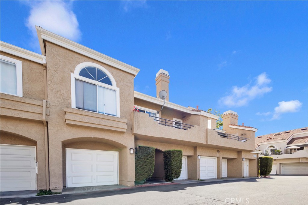 25072 Leucadia E