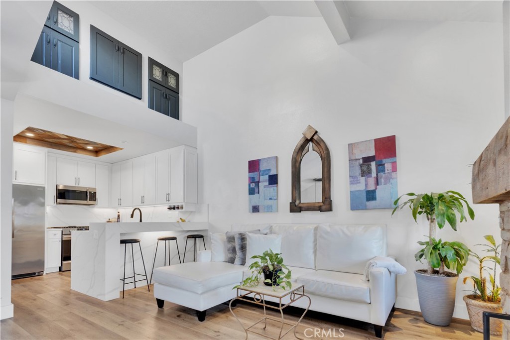 25072 Leucadia E