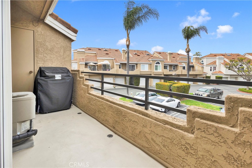 25072 Leucadia E