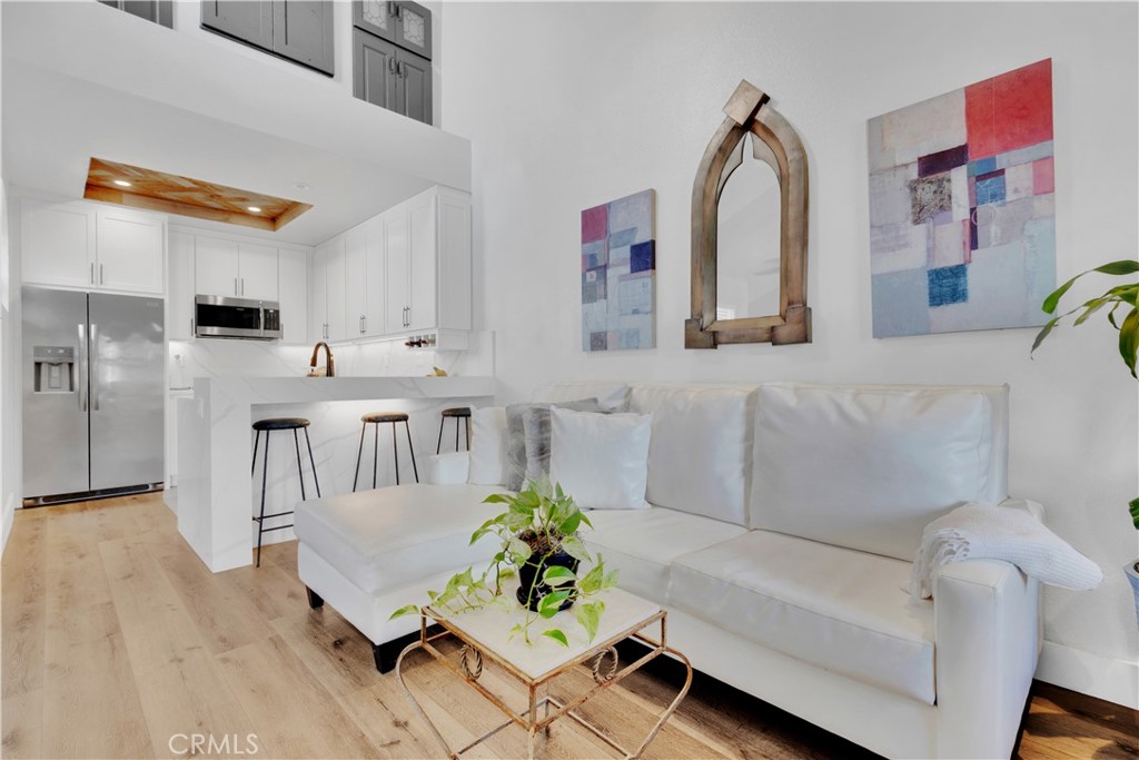 25072 Leucadia E