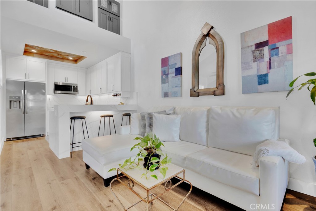25072 Leucadia E