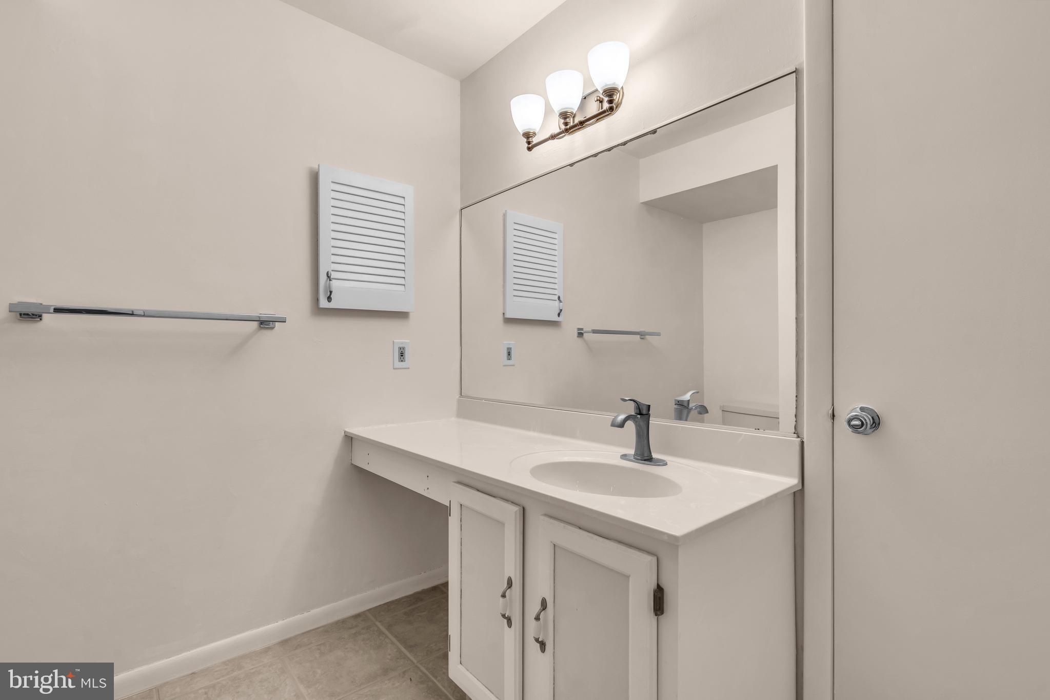 302 Trinity Ct #10
