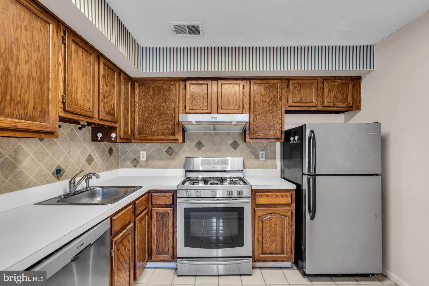 302 Trinity Ct #10