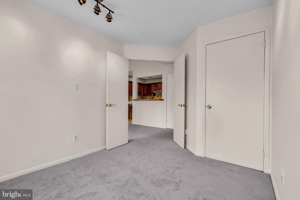 302 Trinity Ct #10