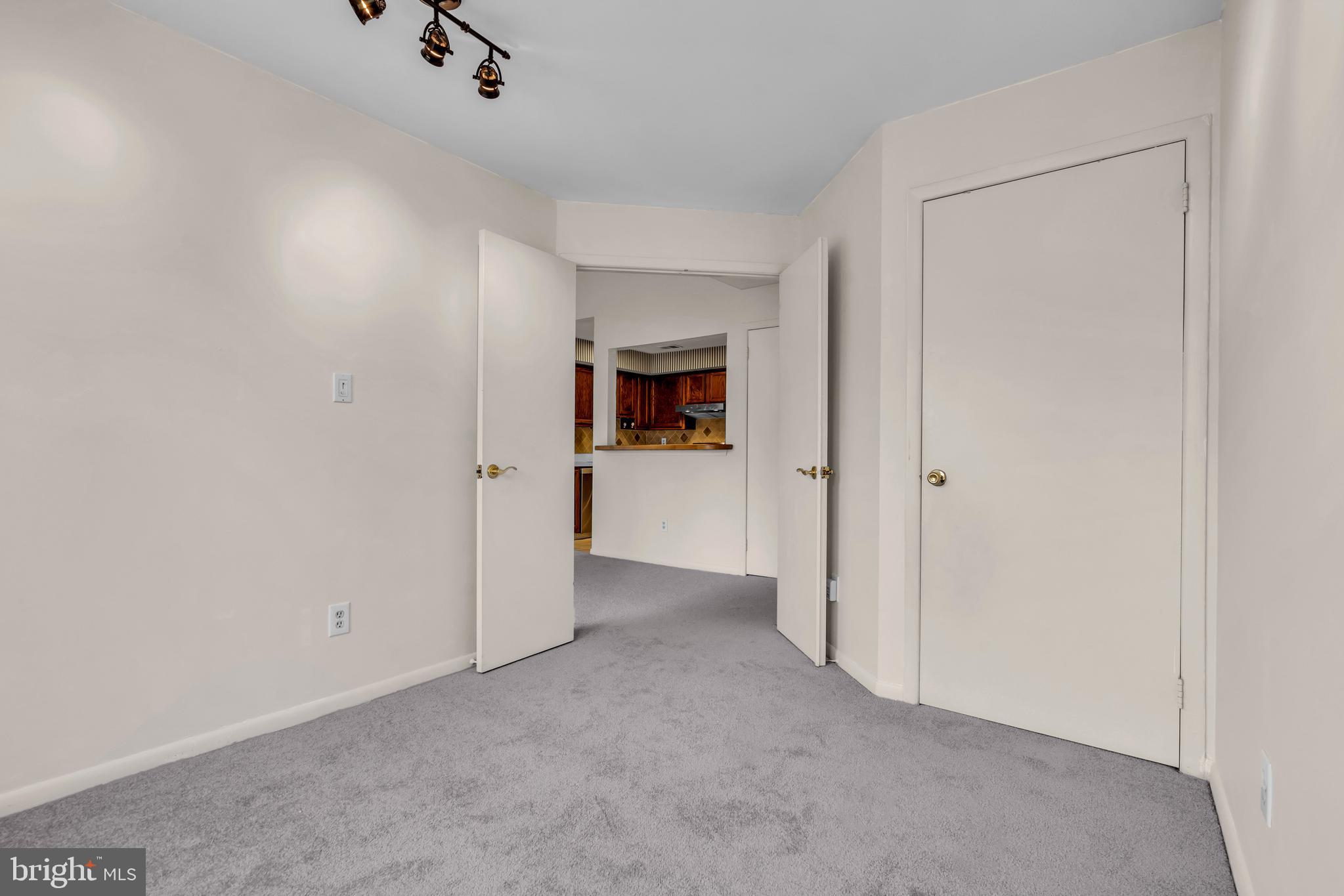 302 Trinity Ct #10