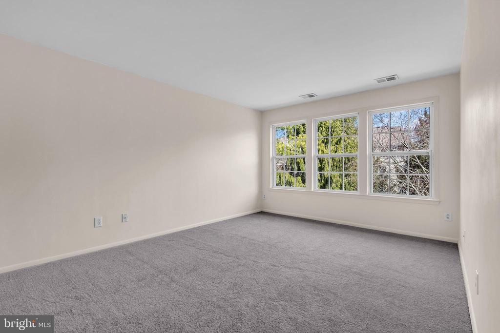 302 Trinity Ct #10