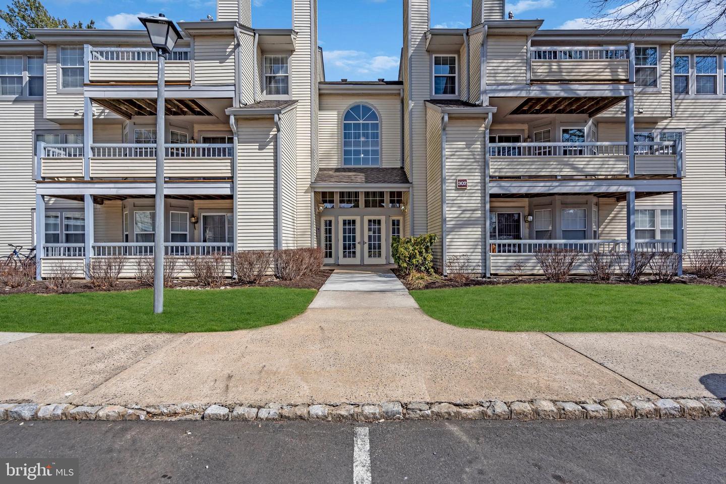 302 Trinity Ct #10