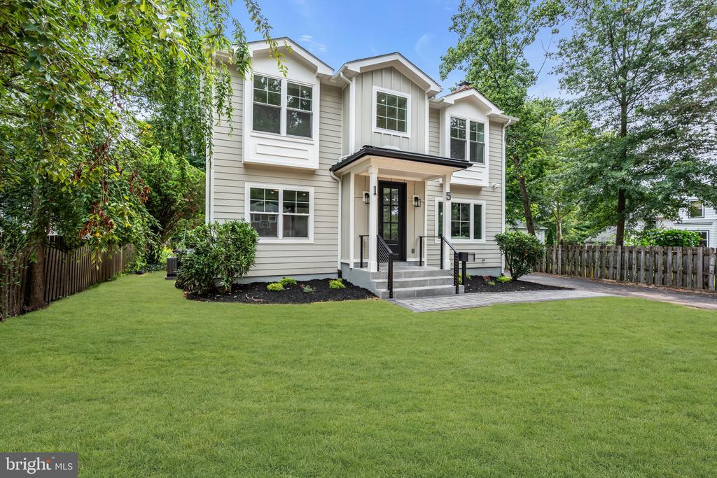 15 HILLSIDE ROAD