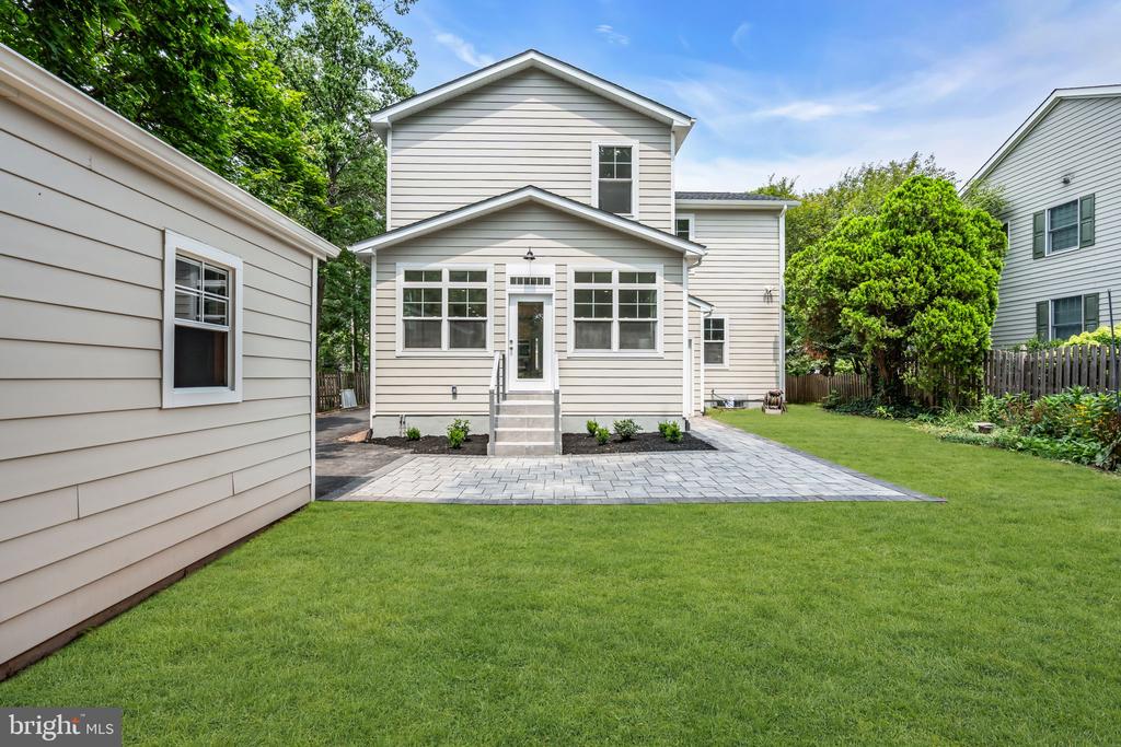15 HILLSIDE ROAD