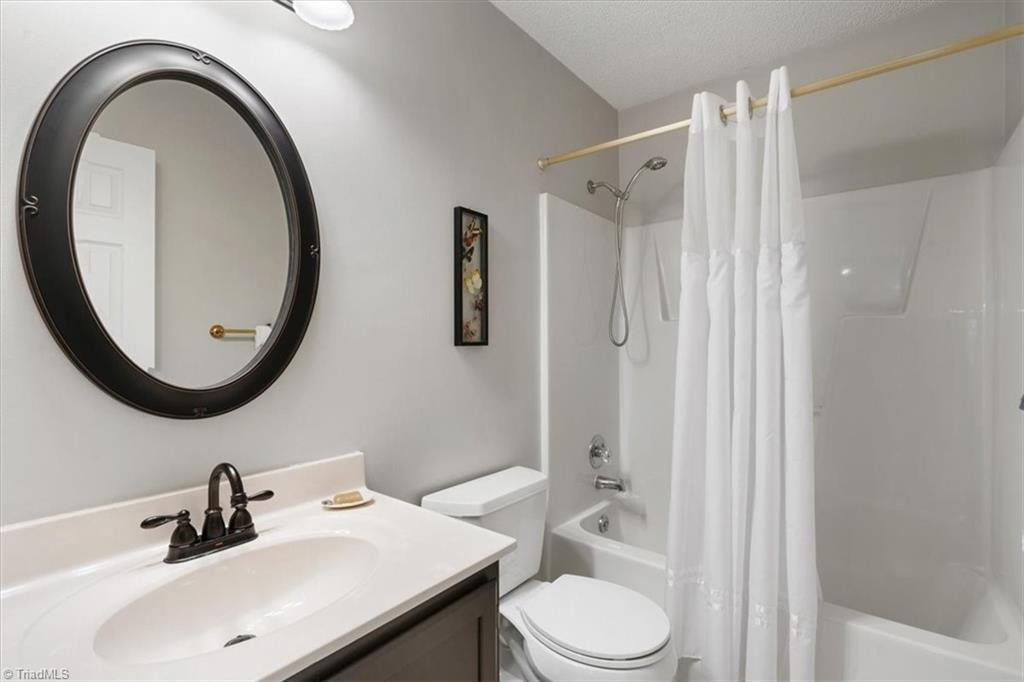 6 Cedar Knoll Court
