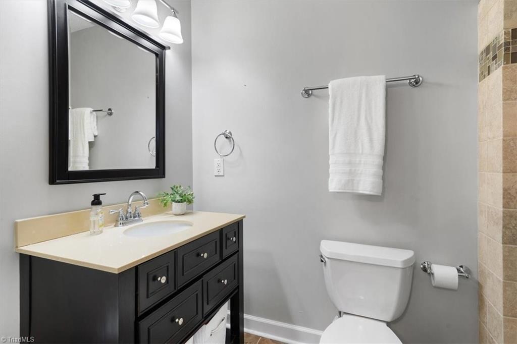 6 Cedar Knoll Court