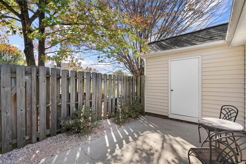 6 Cedar Knoll Court
