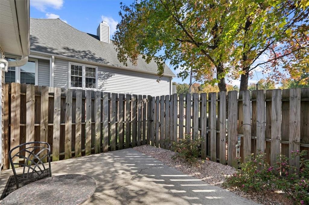 6 Cedar Knoll Court