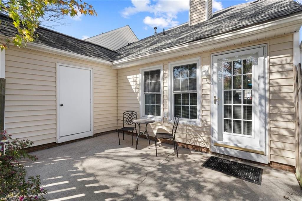 6 Cedar Knoll Court