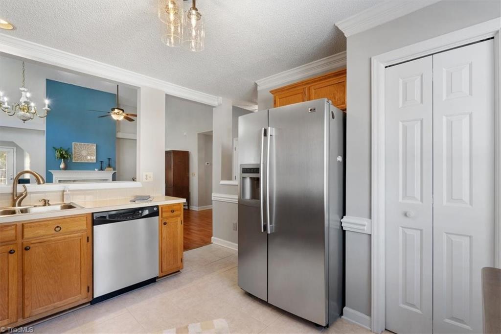 6 Cedar Knoll Court