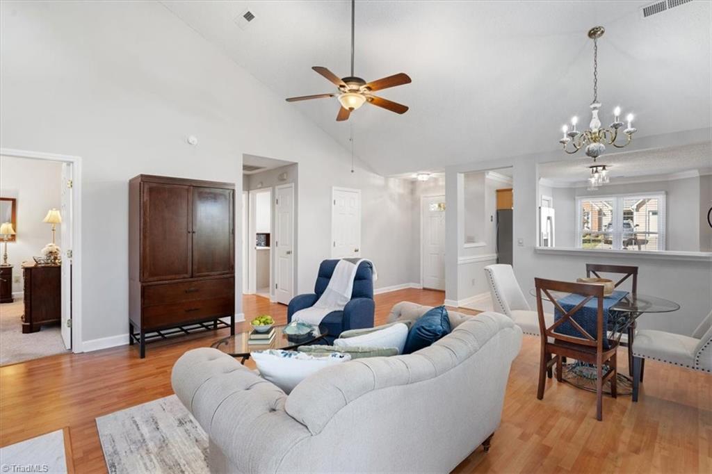 6 Cedar Knoll Court