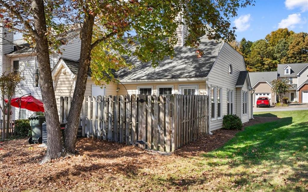 6 Cedar Knoll Court