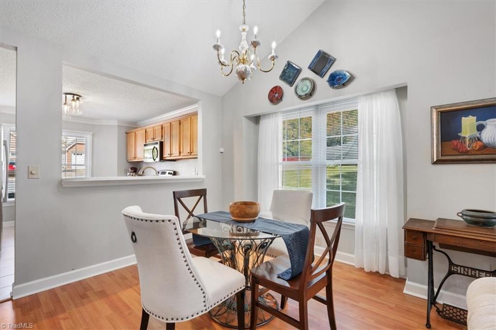 6 Cedar Knoll Court