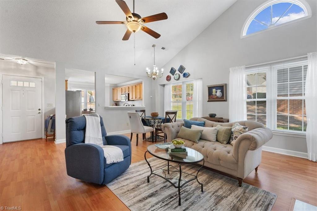 6 Cedar Knoll Court