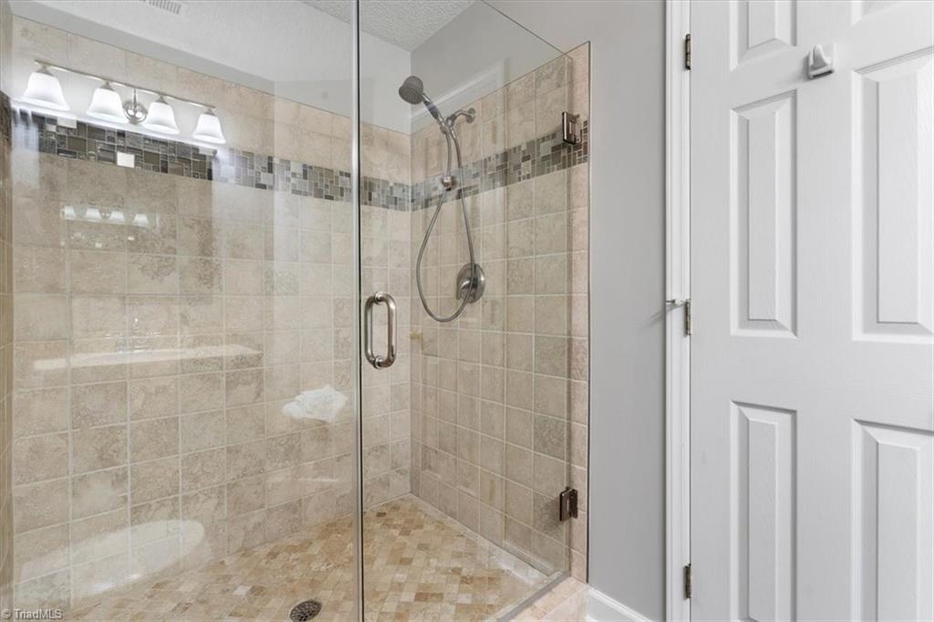 6 Cedar Knoll Court