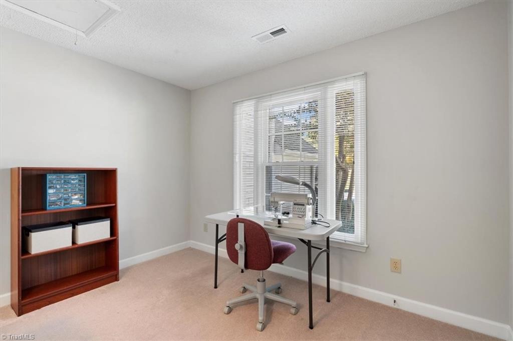 6 Cedar Knoll Court