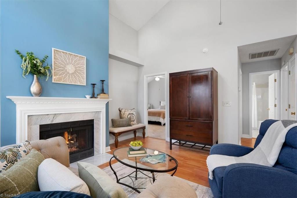 6 Cedar Knoll Court