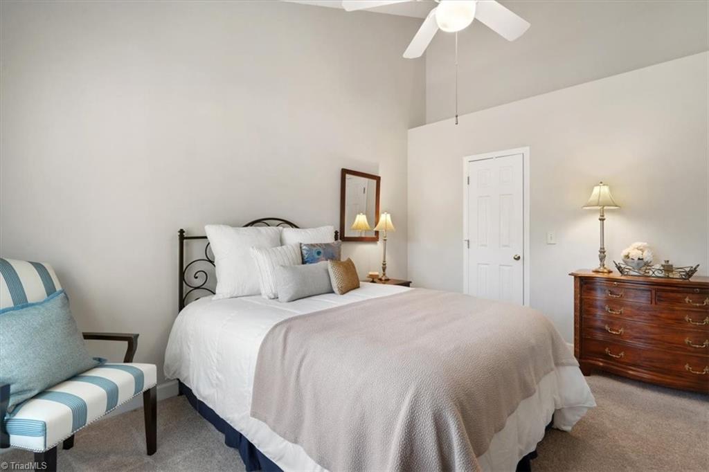 6 Cedar Knoll Court