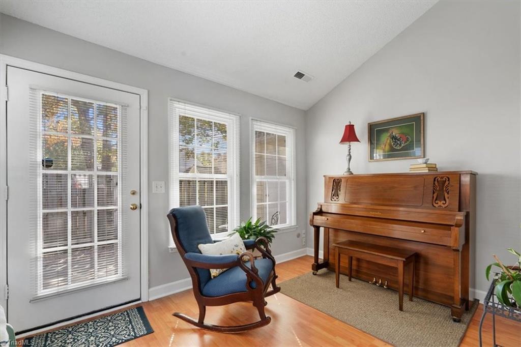 6 Cedar Knoll Court