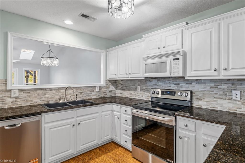 4696 Glengarry Circle