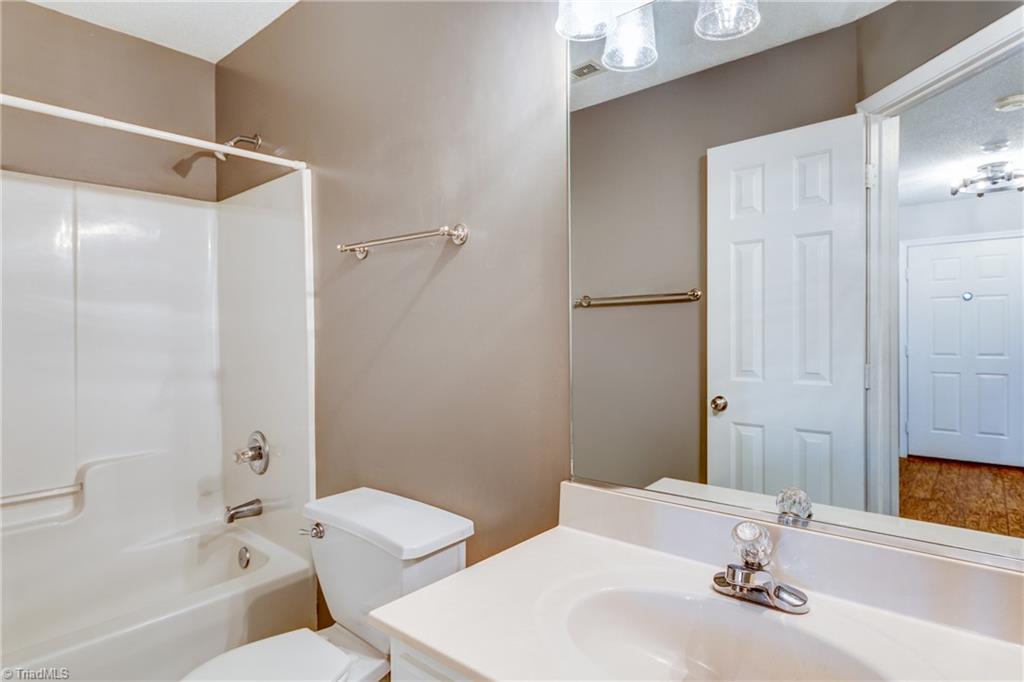 4696 Glengarry Circle