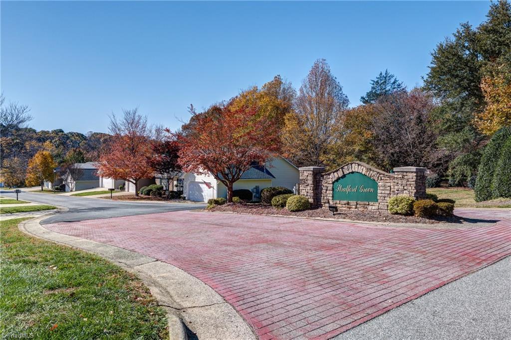 4696 Glengarry Circle