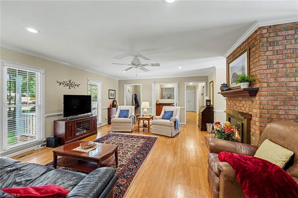 4903 Forest Oaks Drive