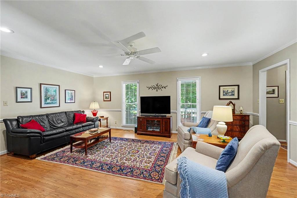 4903 Forest Oaks Drive