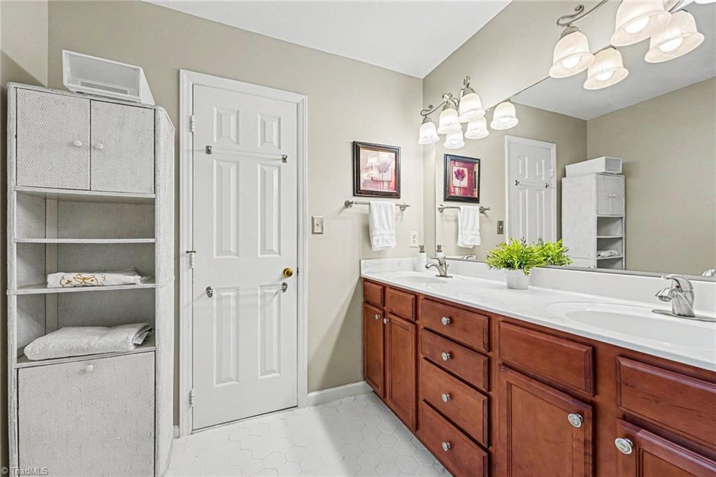 4903 Forest Oaks Drive