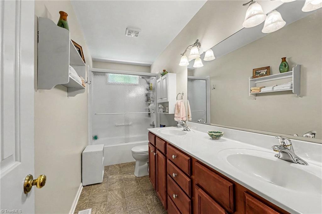 4903 Forest Oaks Drive