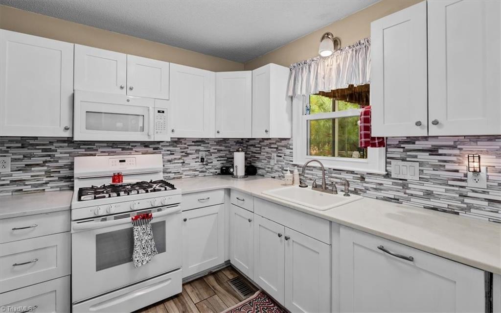 2418 Quaker Landing Road