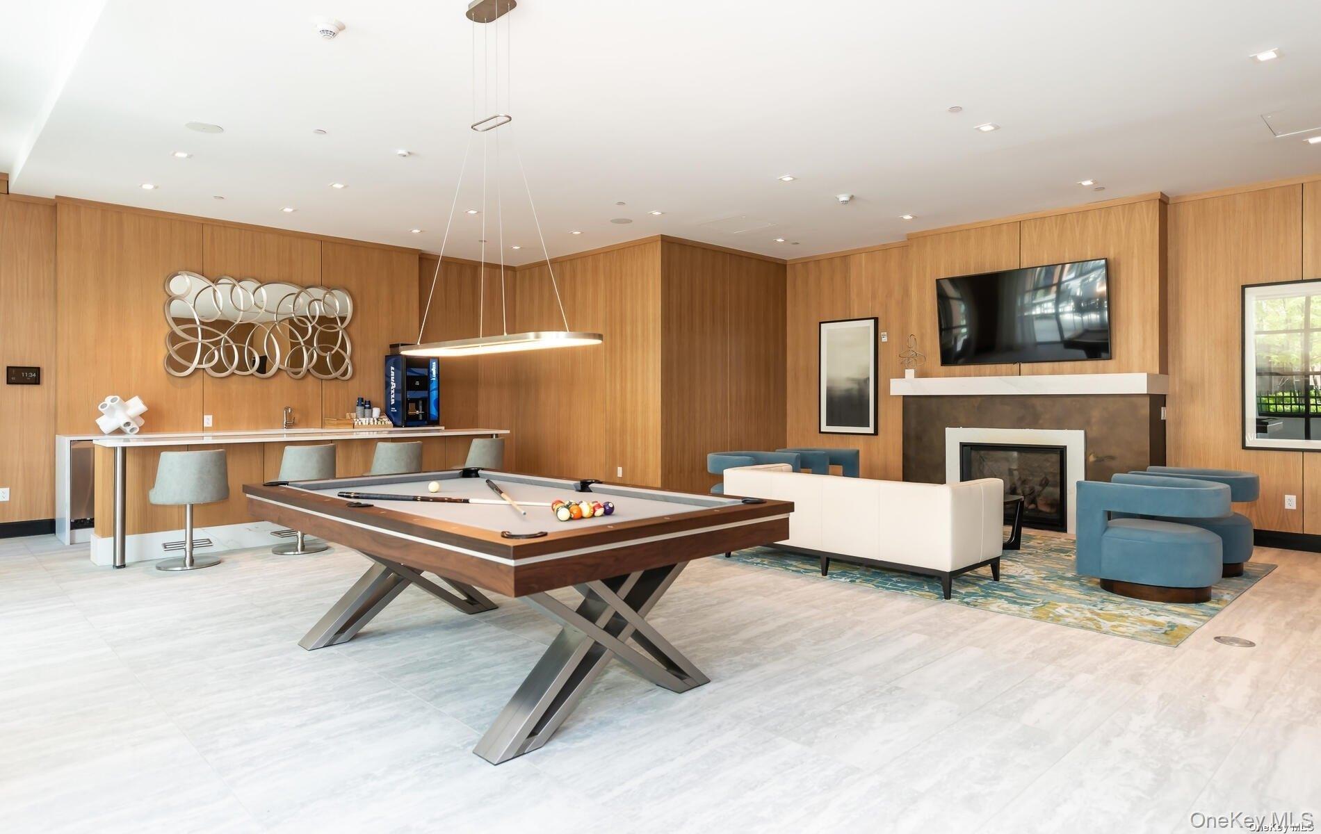 100 Garvies Point Road Unit: 1014