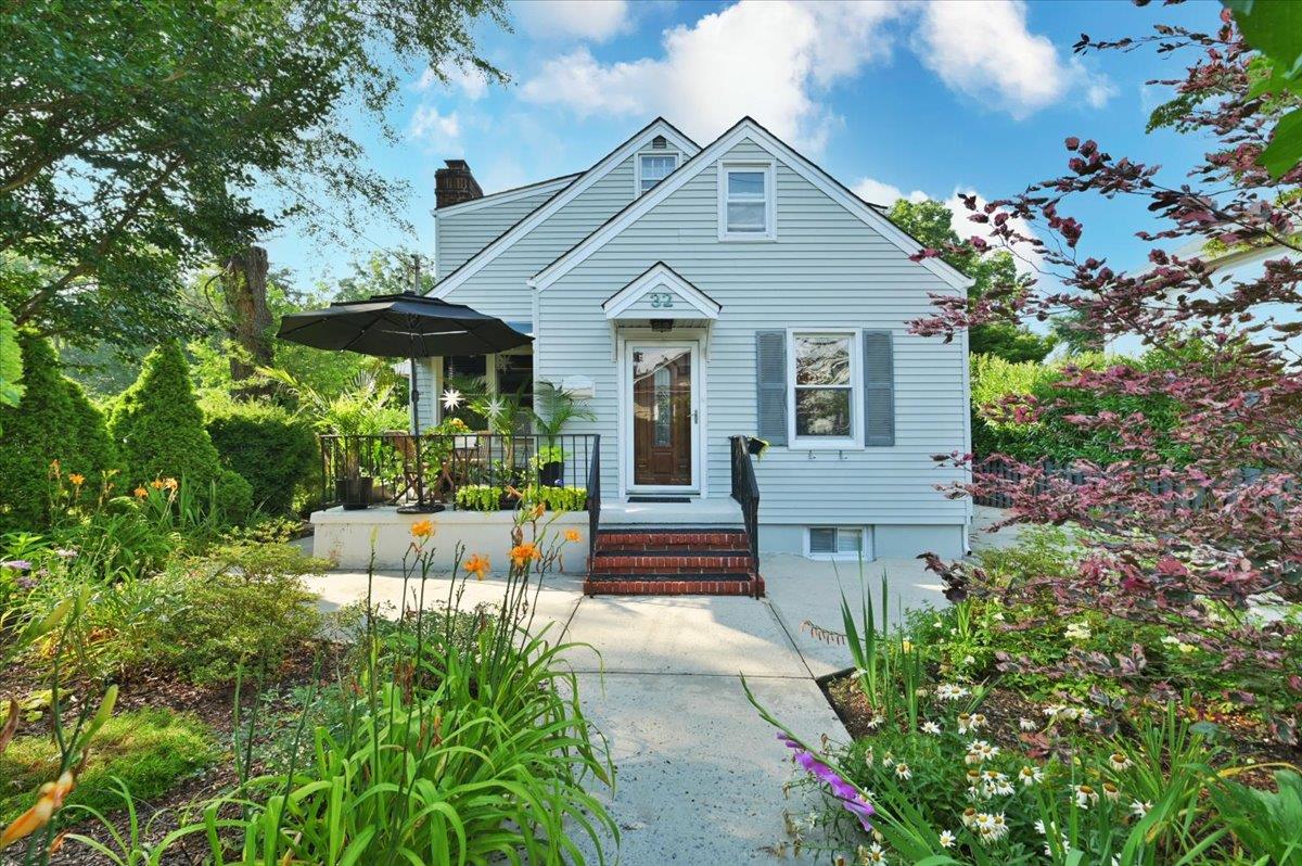 32 Franklin Avenue Unit: Upper